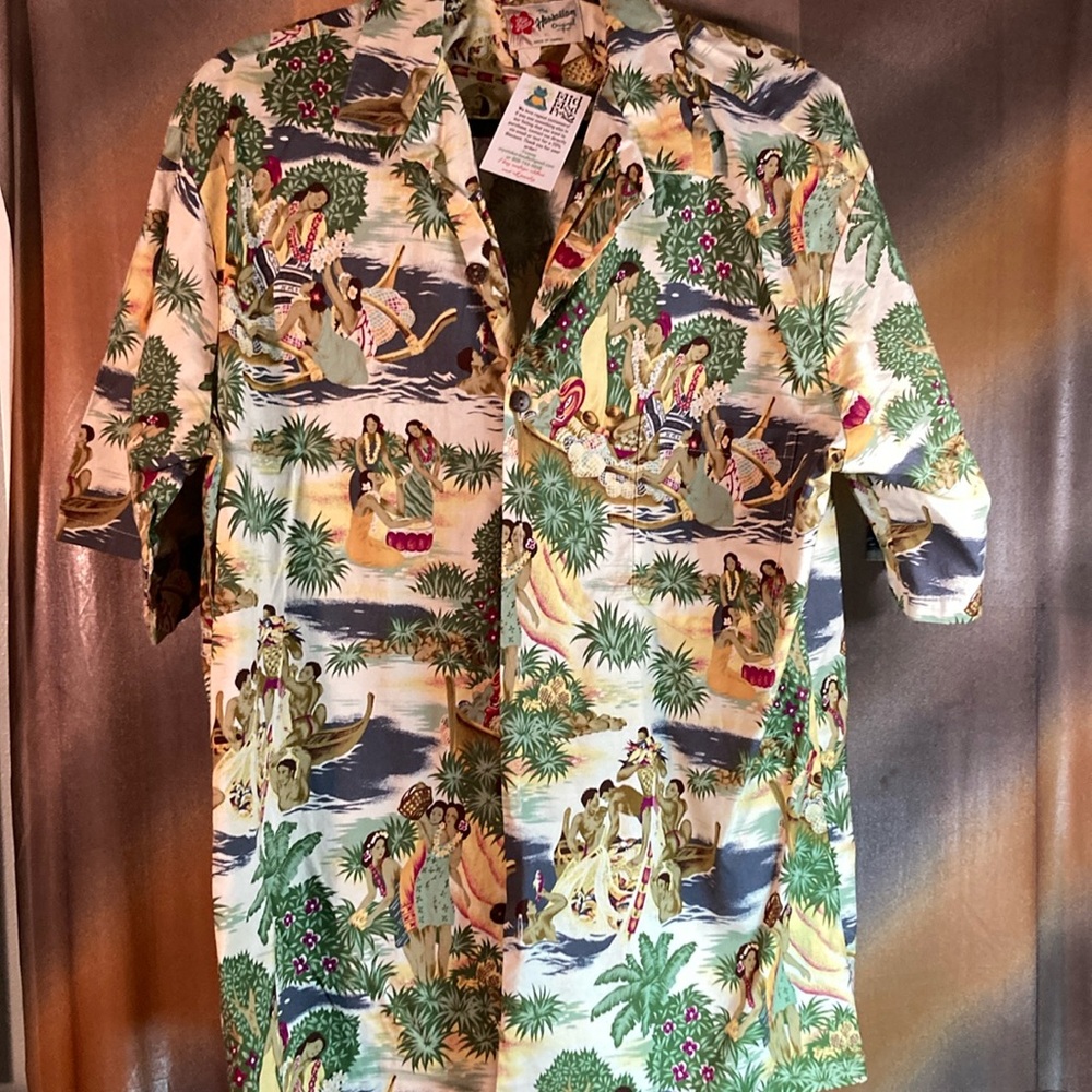 Hilo Hattie Hawaiian original XL button up shirt XL 50” chest. Box R